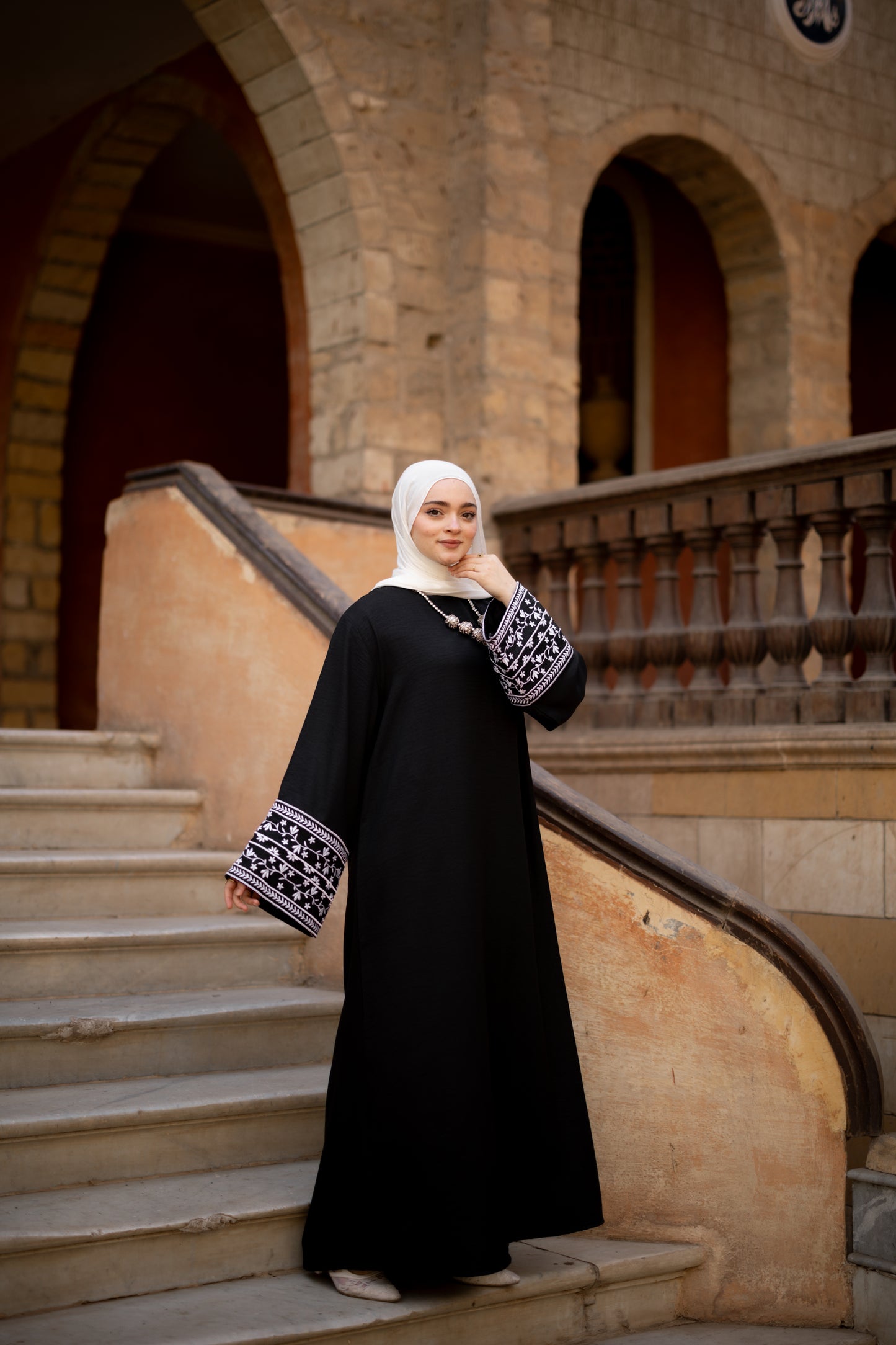 Aljameela Abaya in black