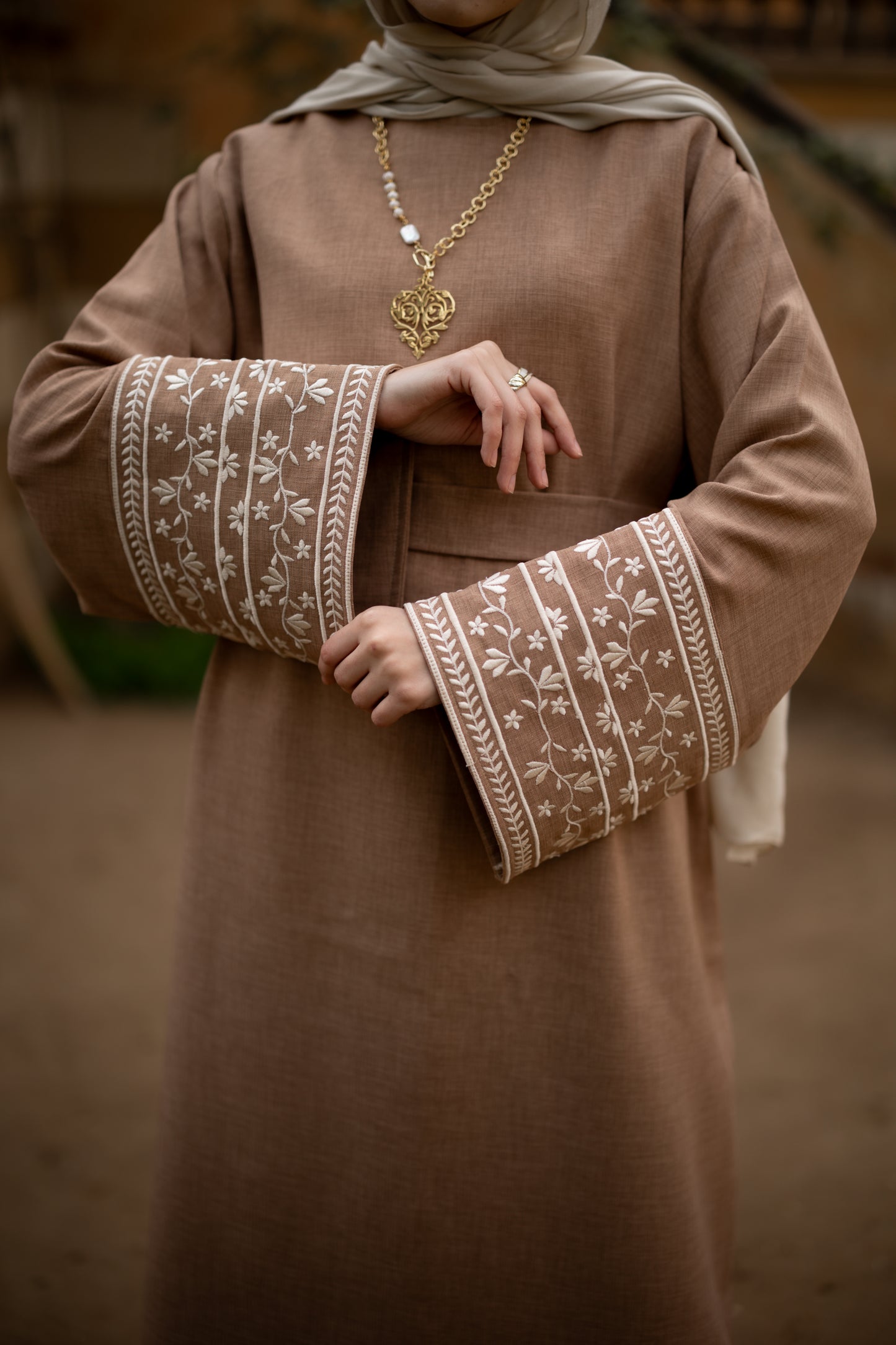 Aljameela Abaya in Cafè