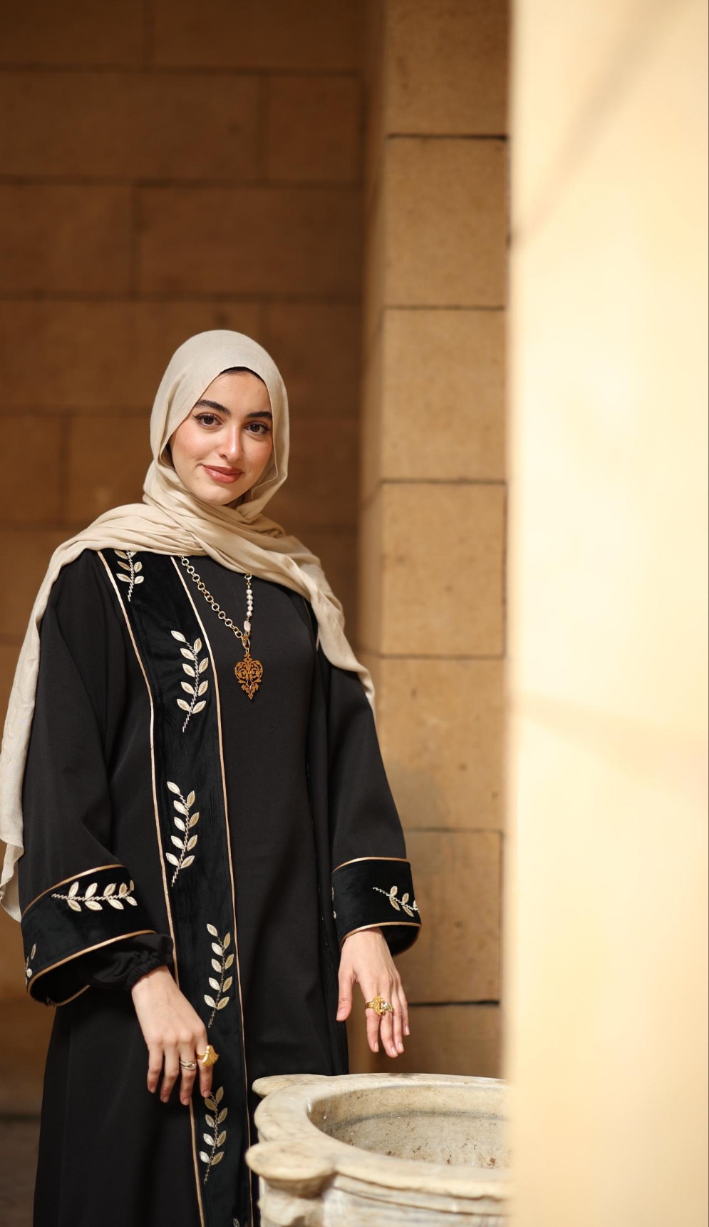 Abaya Set of Amira Arabia in Black