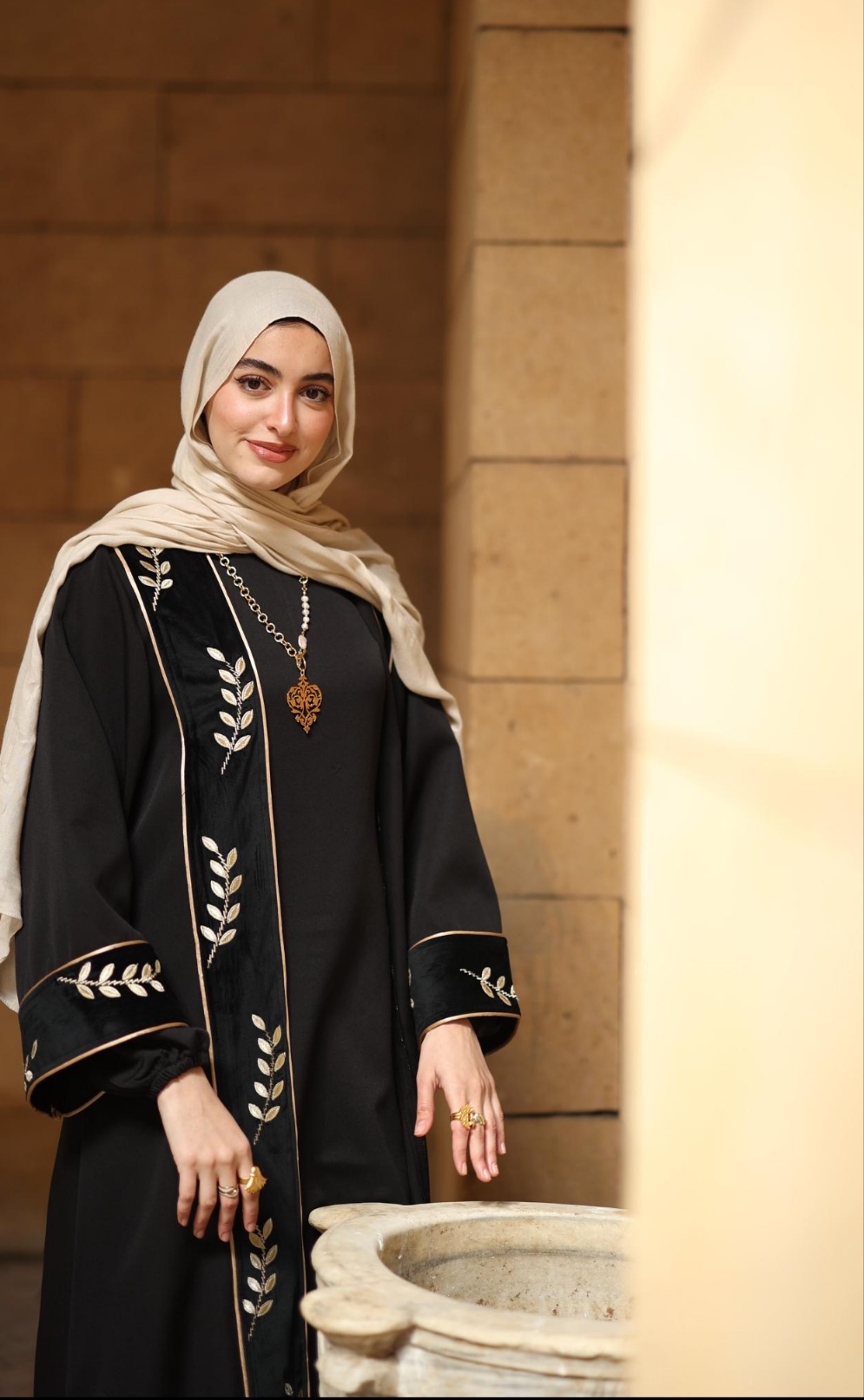 Amira Arabia Abaya in Black