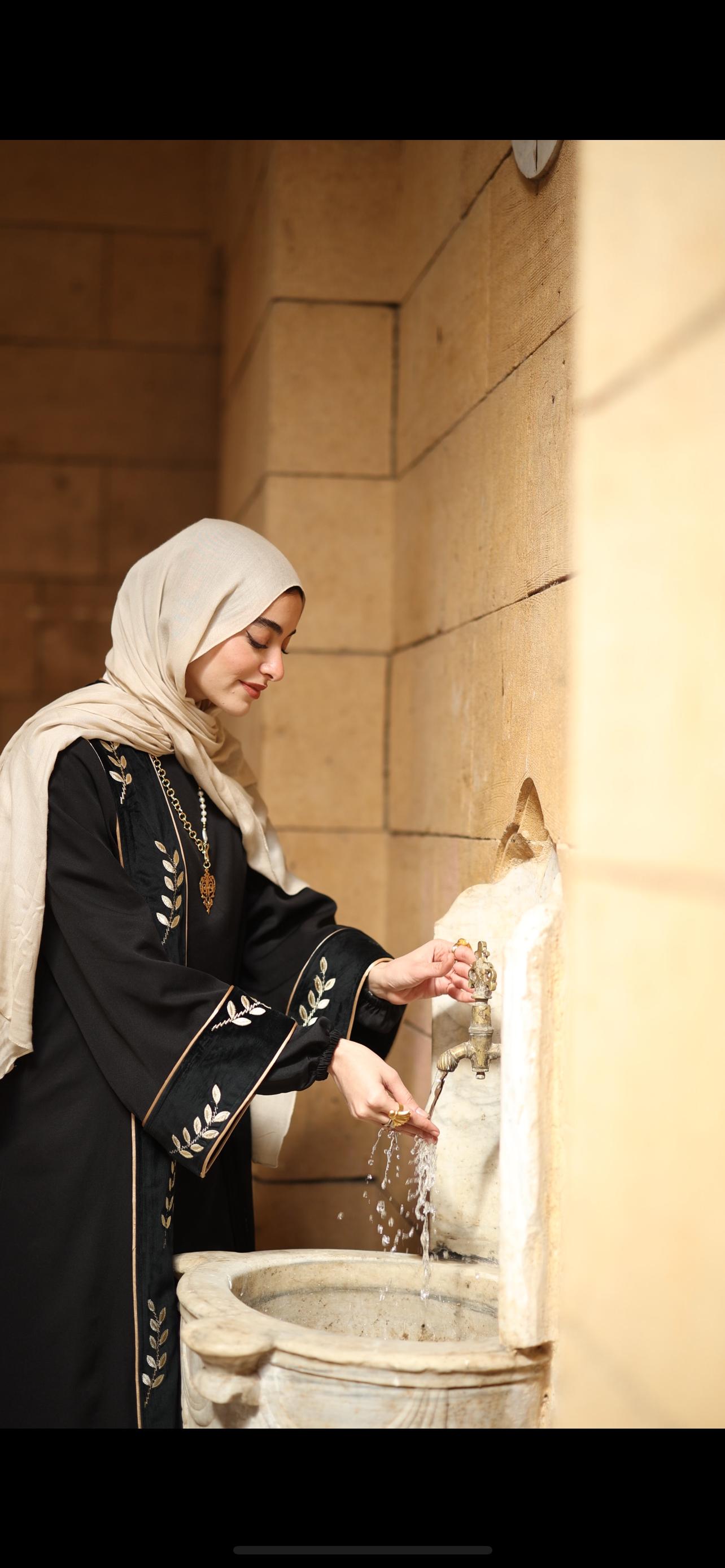Amira Arabia Abaya in Black