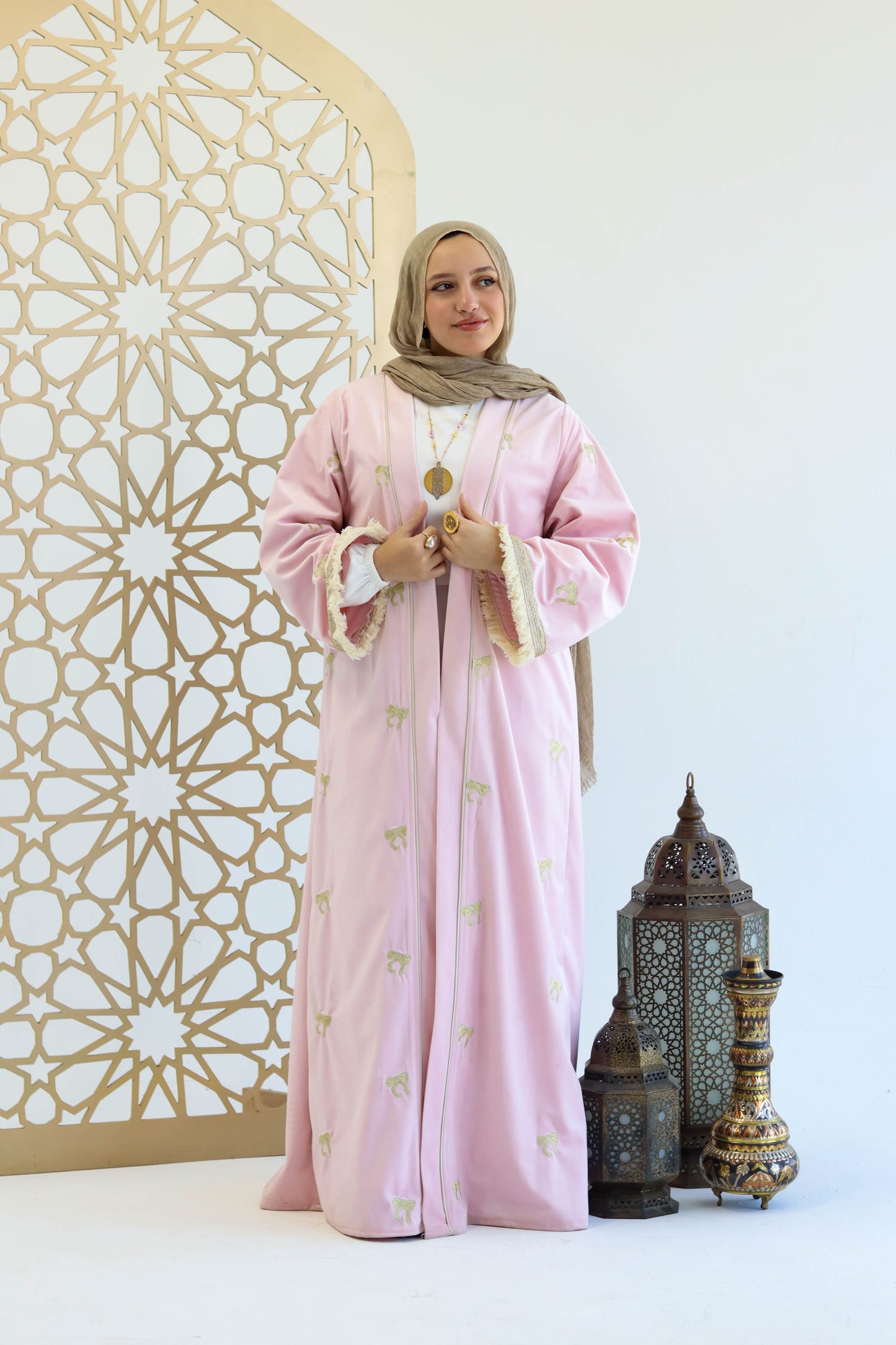 Dorrah Kaftan in Pink