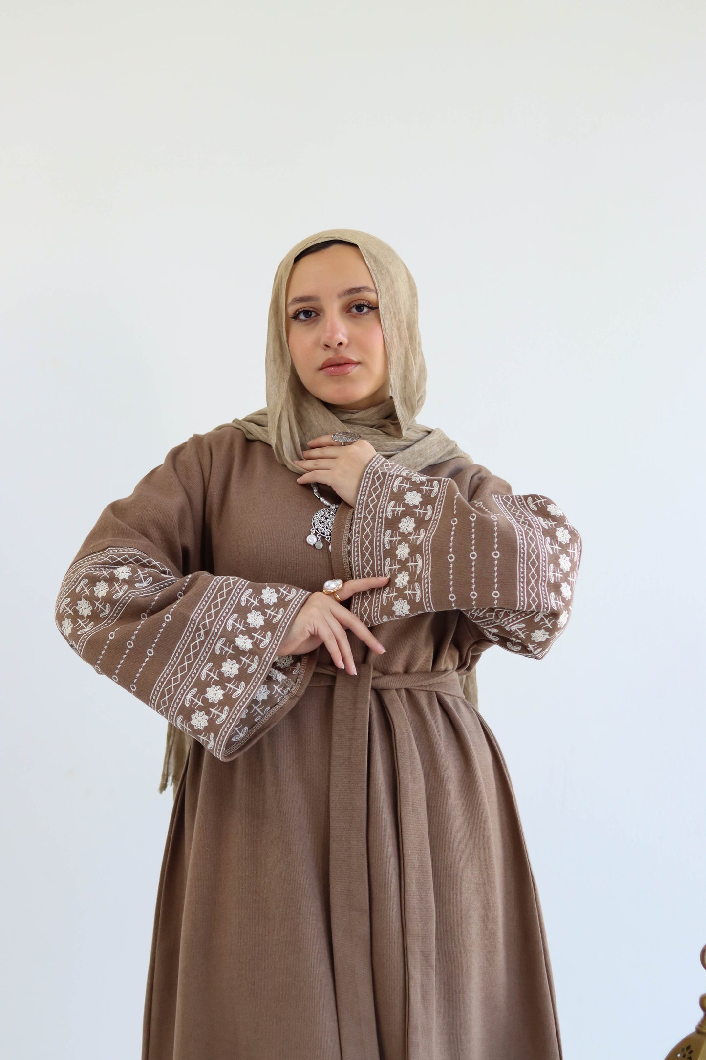 Deebaje Abaya in Cafe