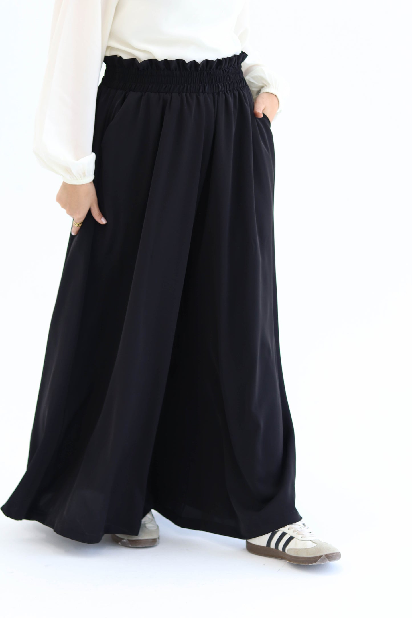 Wide Leg Crepe Pants in Black