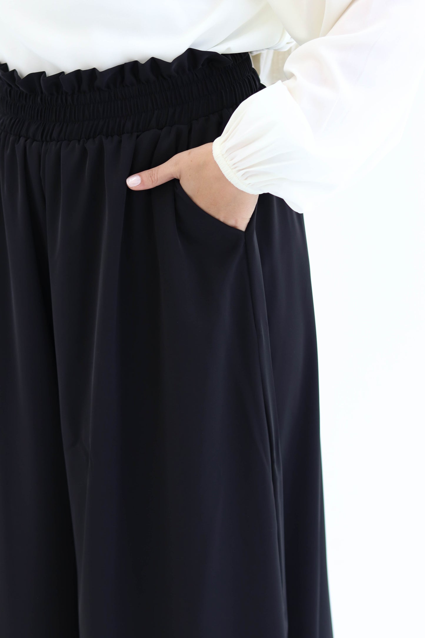 Wide Leg Crepe Pants in Black