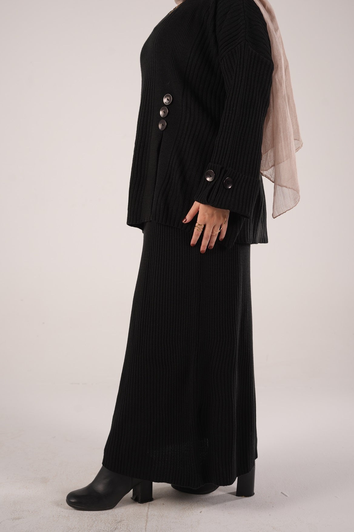 Button Tale Set in Black