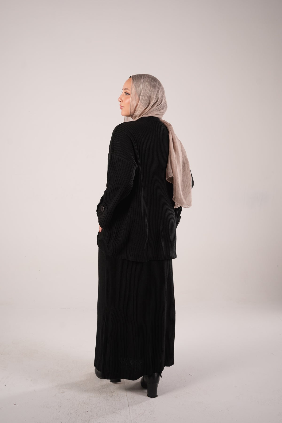 Button Tale Set in Black