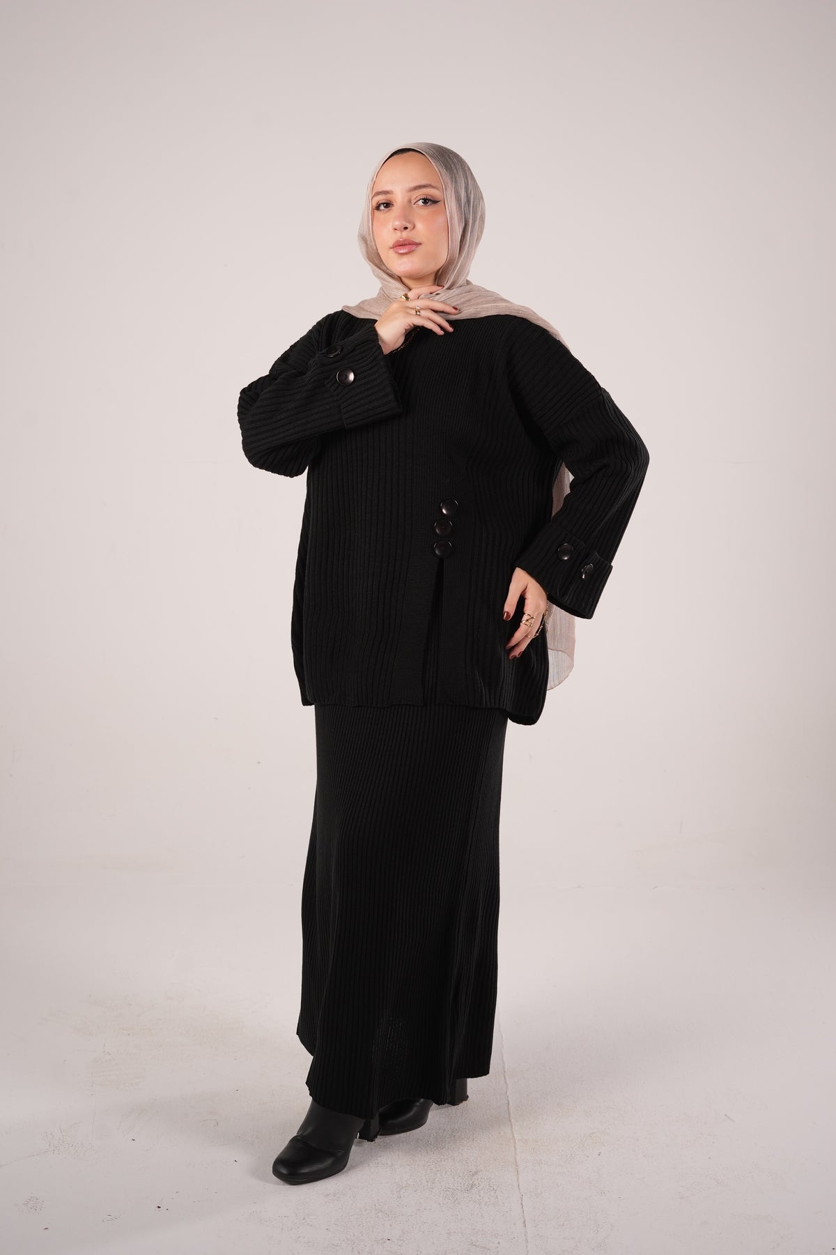 Button Tale Set in Black