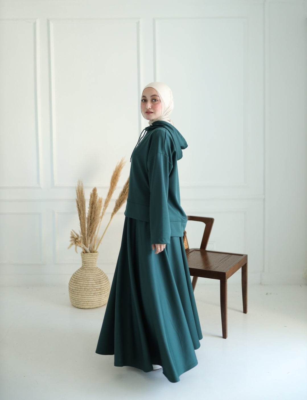 Casual Winter Set in Emerald Green (sweatshirt and skirt)