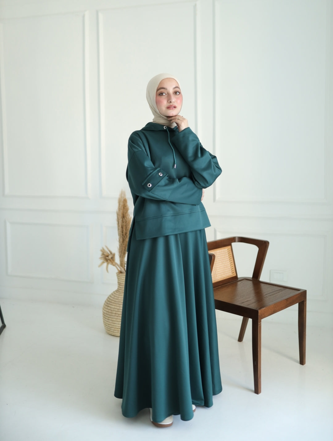 Casual Winter Set in Emerald Green (sweatshirt and skirt)